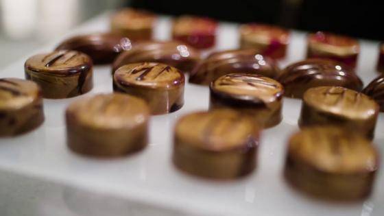 Cómo hacer glaseado de chocolate con cacao en polvo